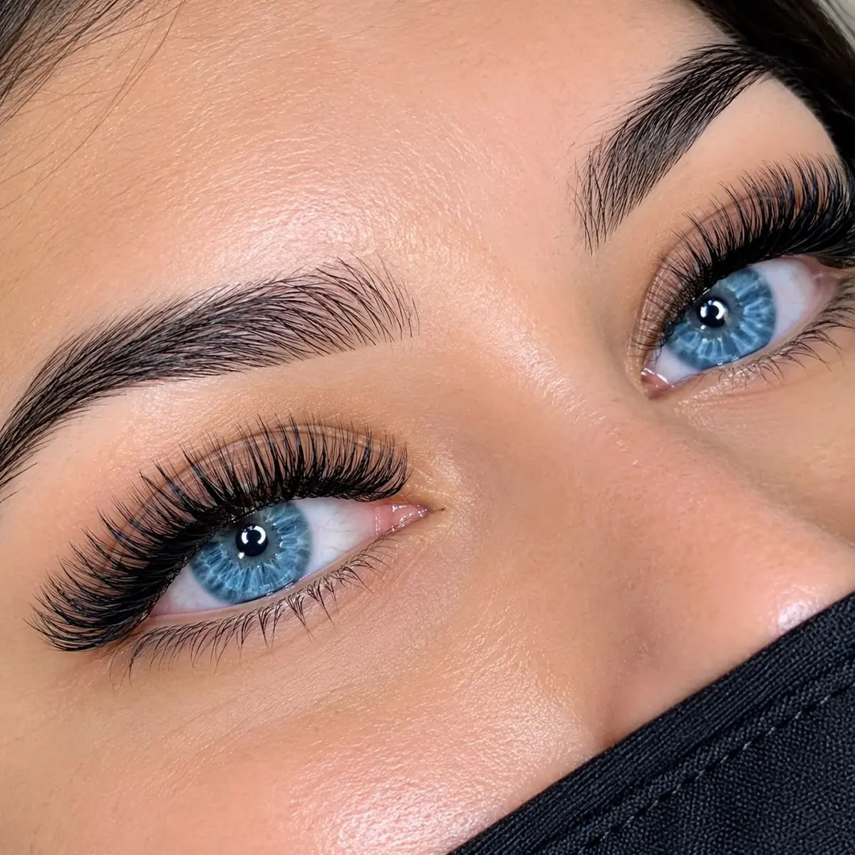 Extensiones de pestañas, mirada completa